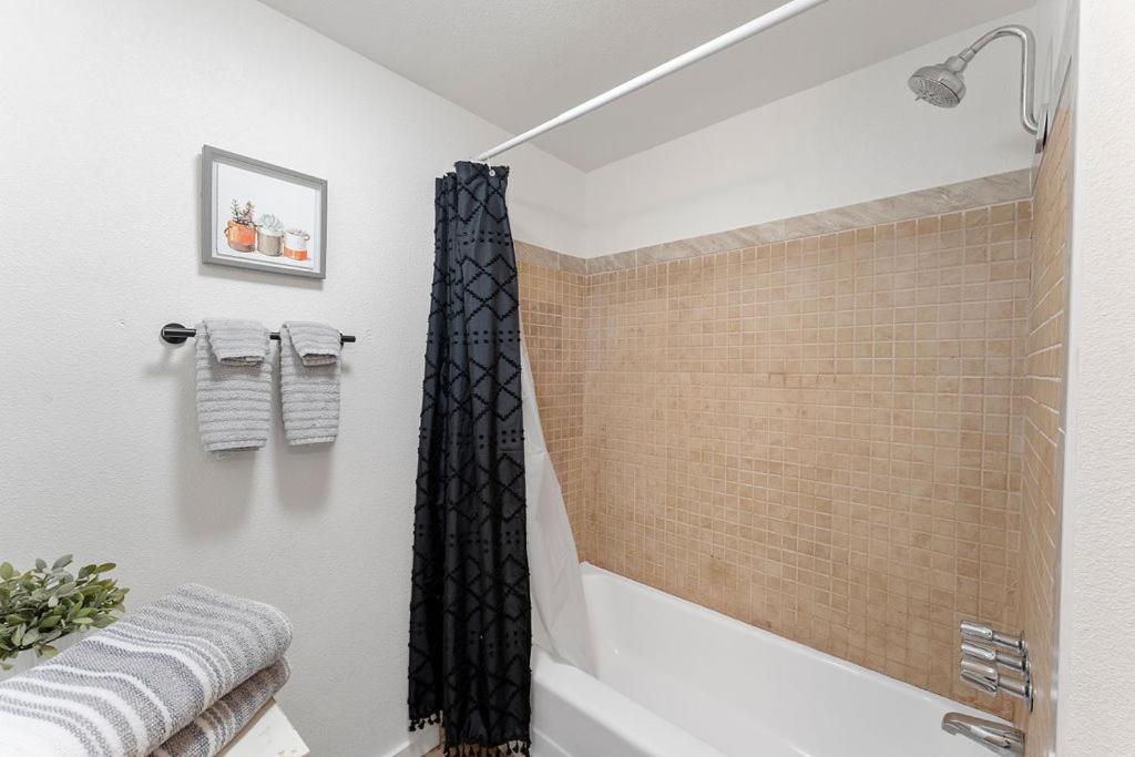 Cozy Stylish Home In The Heart Of Jt Village Joshua Tree Eksteriør billede