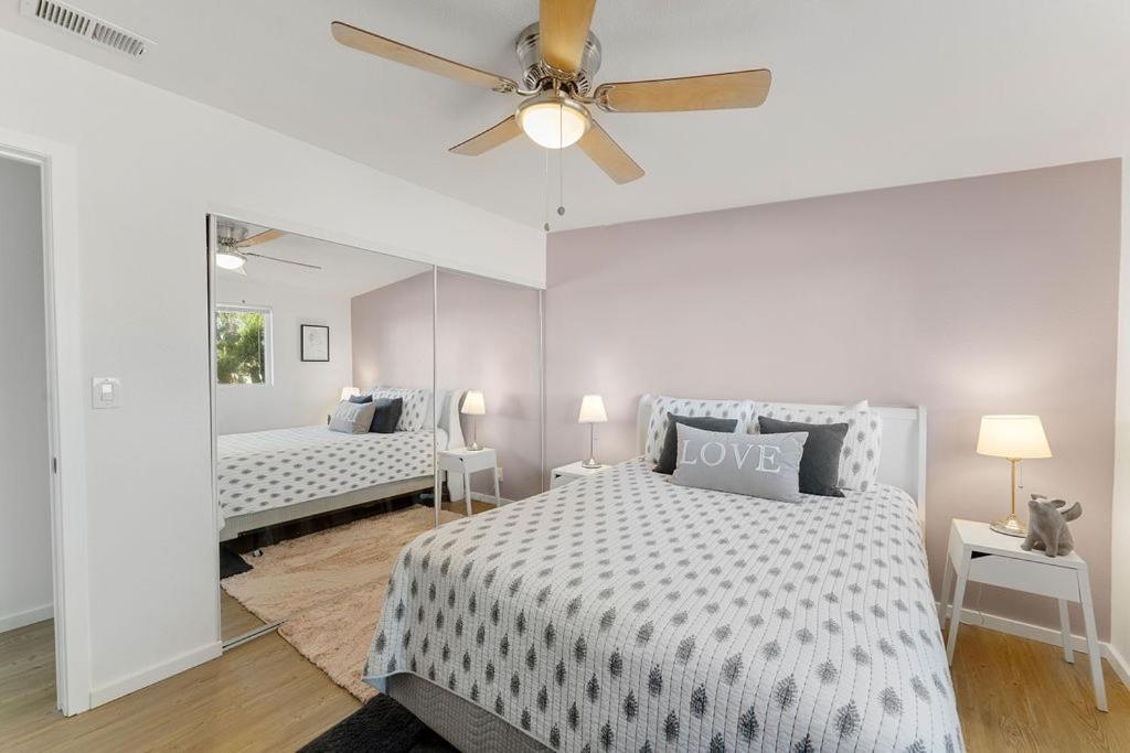 Cozy Stylish Home In The Heart Of Jt Village Joshua Tree Eksteriør billede