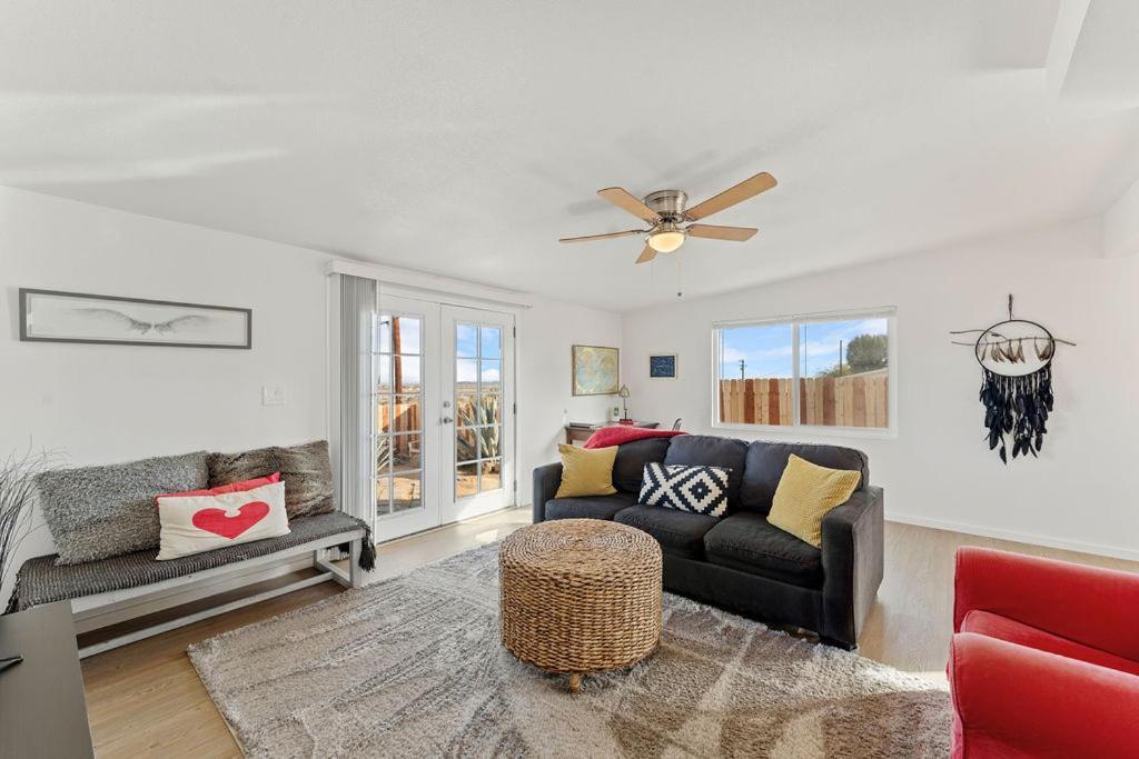 Cozy Stylish Home In The Heart Of Jt Village Joshua Tree Eksteriør billede