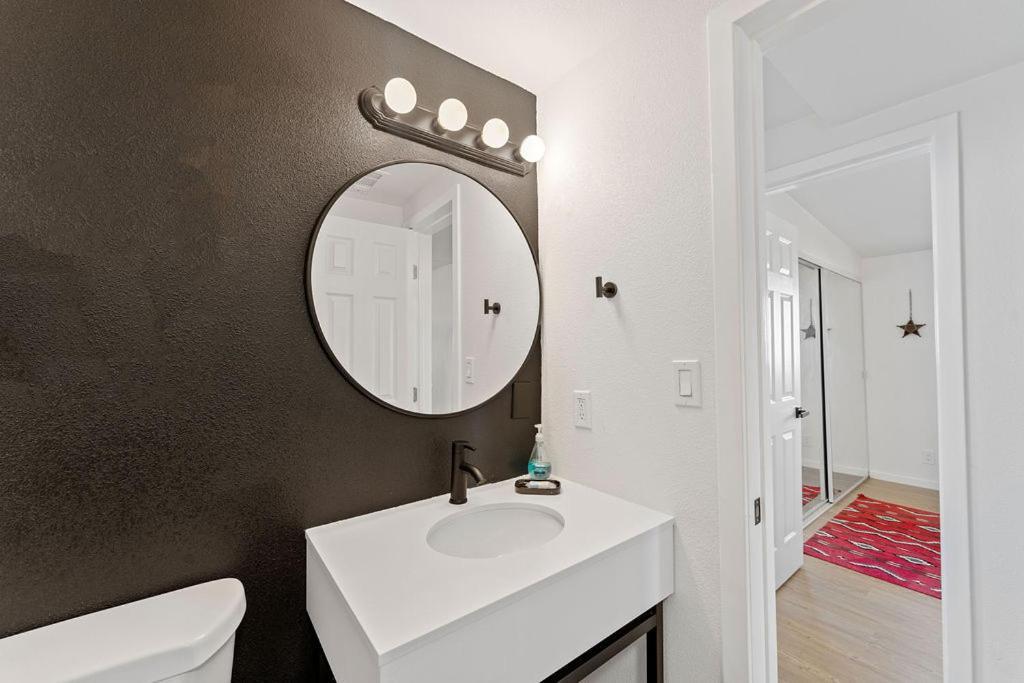 Cozy Stylish Home In The Heart Of Jt Village Joshua Tree Eksteriør billede