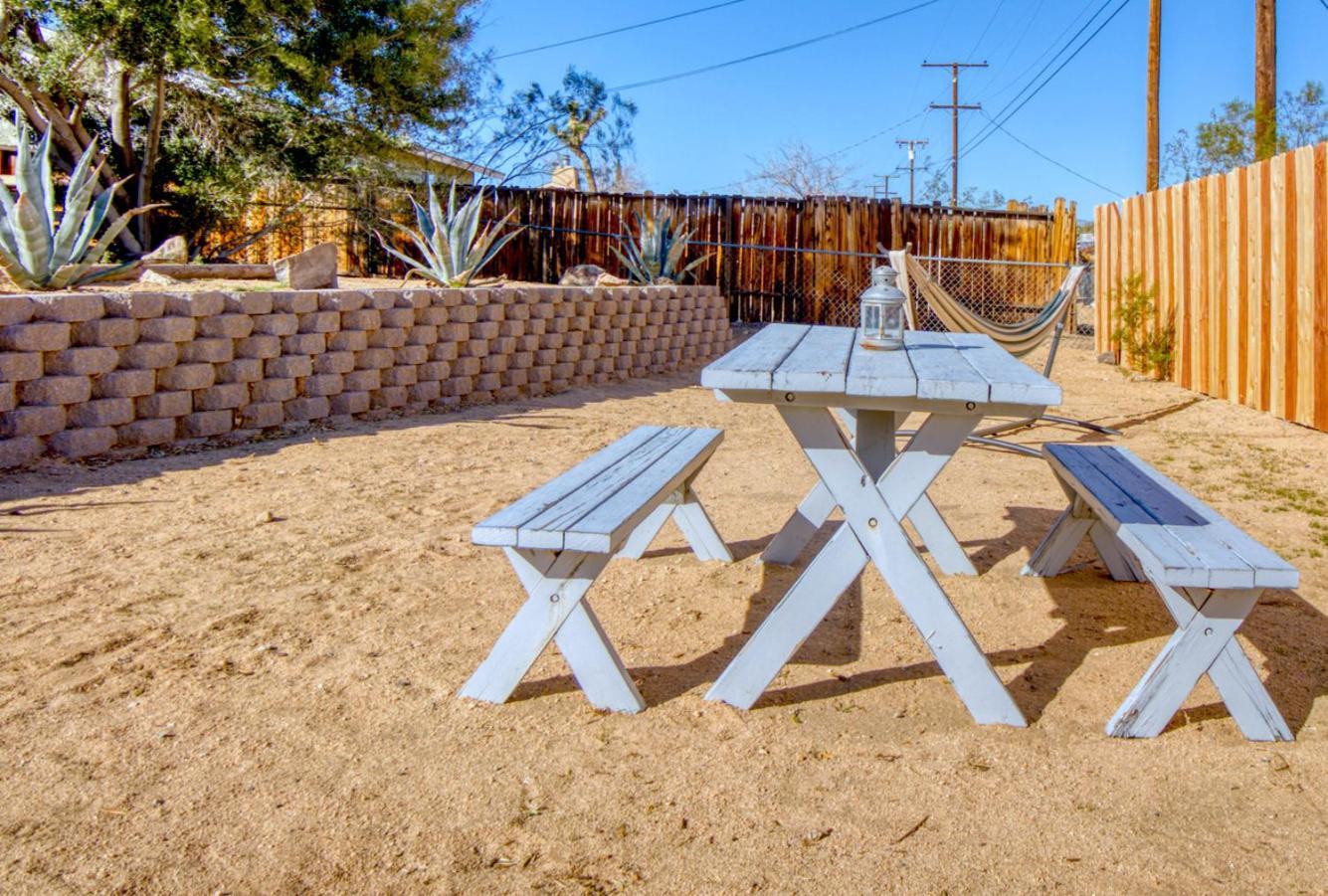Cozy Stylish Home In The Heart Of Jt Village Joshua Tree Eksteriør billede